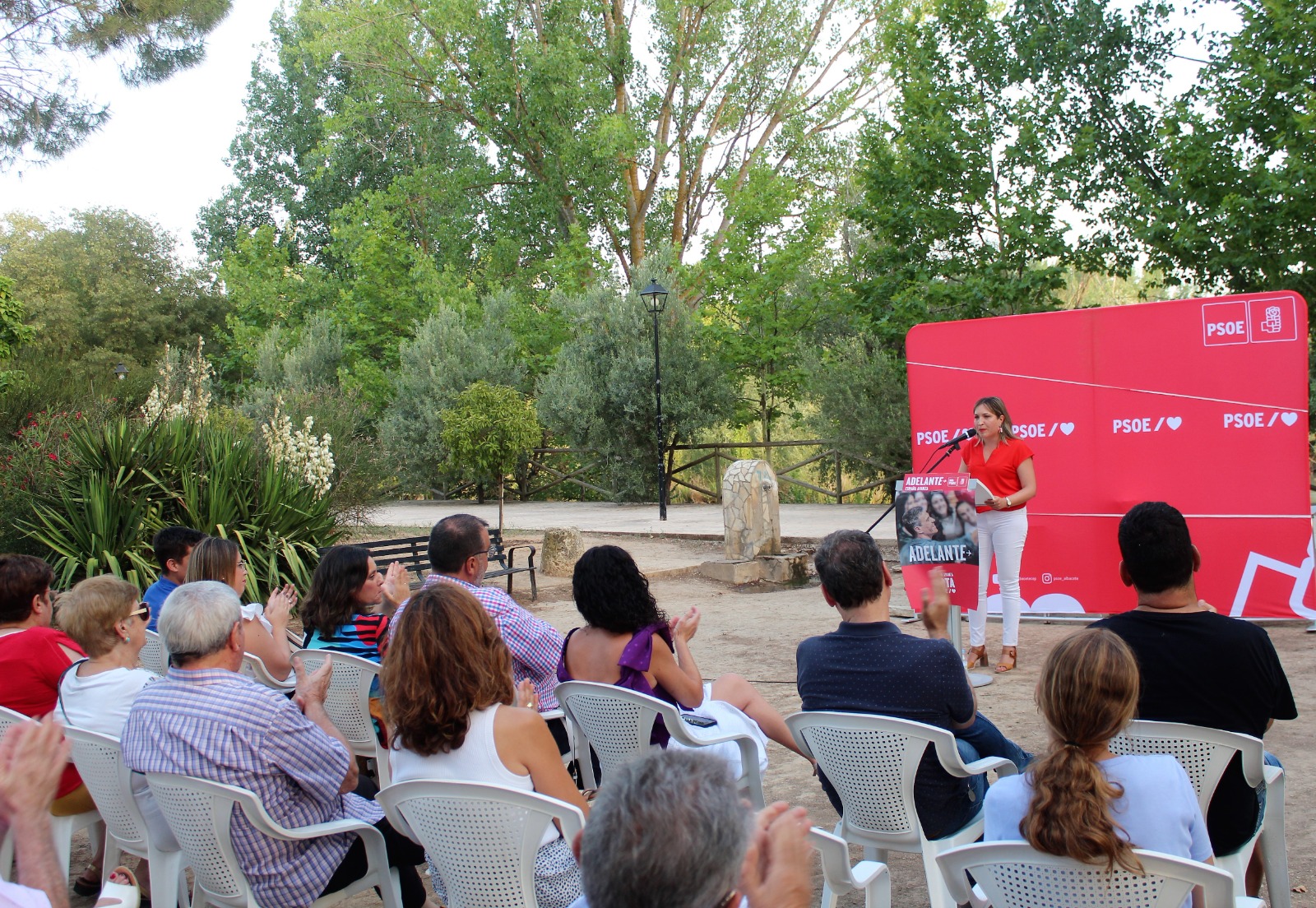 Amparo Torres durante sus palabras en el acto comarcal del PSOE en Villalgordo