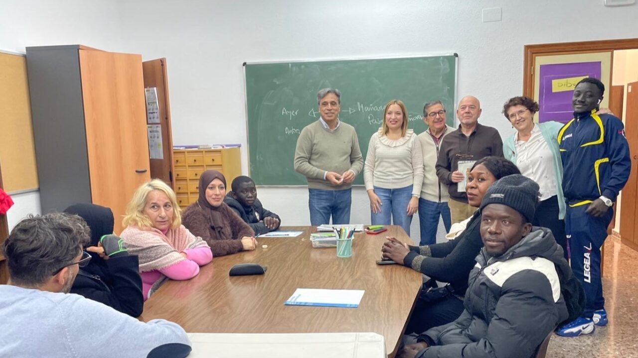 Amparo Torres propone que el programa “¿Hablamos?” de Albacete sea un modelo estatal de integración en el marco de la regularización de personas migrantes