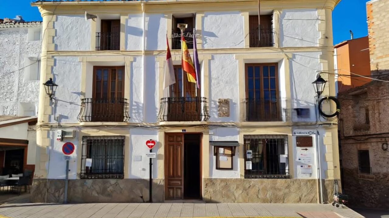 El PSOE de Bogarra critica “la demagogia y el cinismo” del PP, con un portavoz que cobra como asesor un 30% más que la alcaldesa