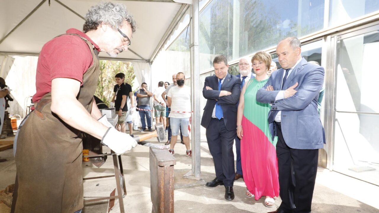 El PSOE reprocha a Manuel Serrano que permitiera una iniciativa del PP en el Congreso que vincula la navaja con la criminalidad