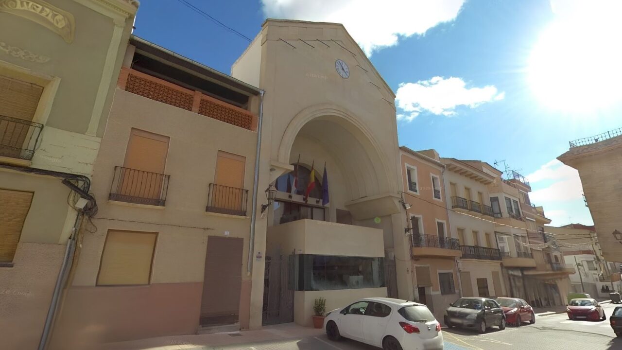 El alcalde socialista de Ontur acusa al PP de hipocresía y recuerda que el municipio paga facturas heredadas del gobierno de Francisco Vizcaíno