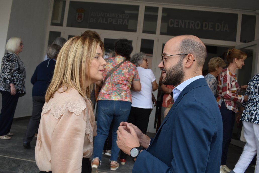 Visita institucional a las instalaciones de Alpera durante la jornada de puertas abiertas del nuevo Centro de Día para personas mayores